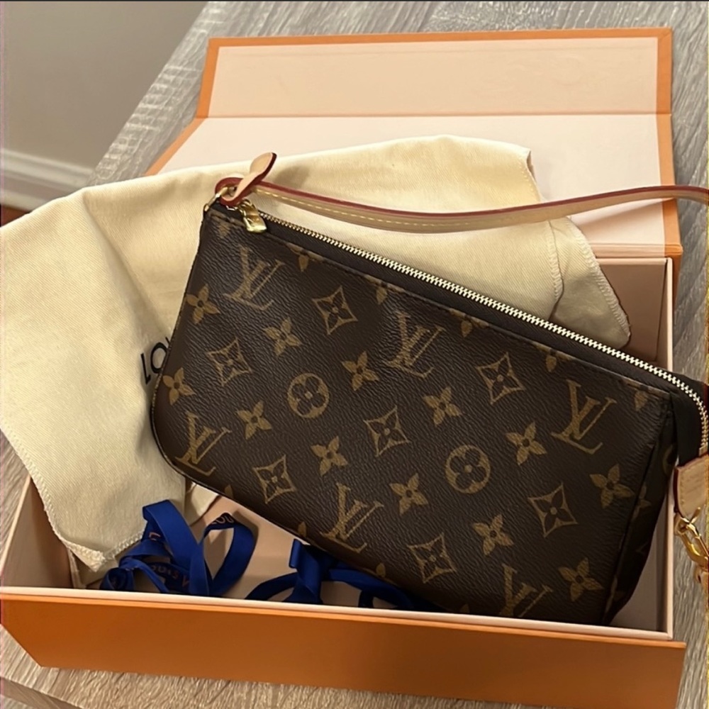 ❌❌SOLD❌❌Louis Vuitton Pochette Accessoires